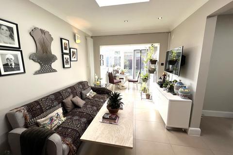 12 Warfield Road, Feltham, TW14 8AD