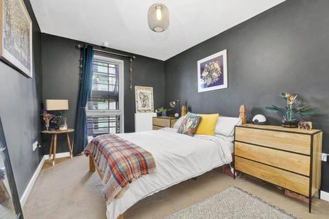 2 bedroom flat for sale, Martineau Square, Tower Hamlets, London, E1