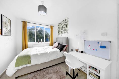 3 bedroom maisonette for sale, (OIEO £425,000) Seagrave House, Wellesley Street, Whitechapel, London, E1
