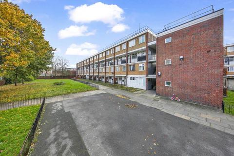 3 bedroom maisonette for sale, (OIEO £425,000) Seagrave House, Wellesley Street, Whitechapel, London, E1