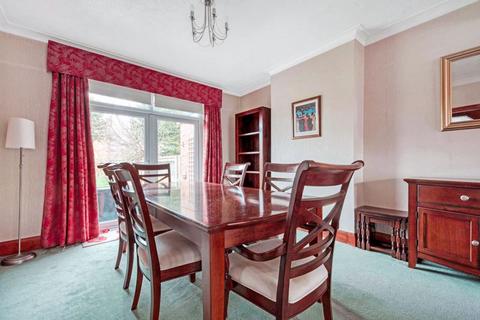 5 Bladindon Drive, Bexley, DA5 3BS