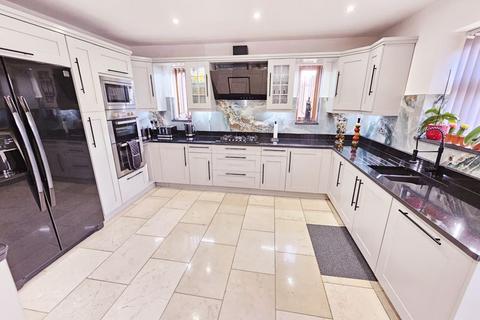 4 bedroom semi-detached house for sale, Dunvegan Road, Erdington, Birmingham, B24 9HQ