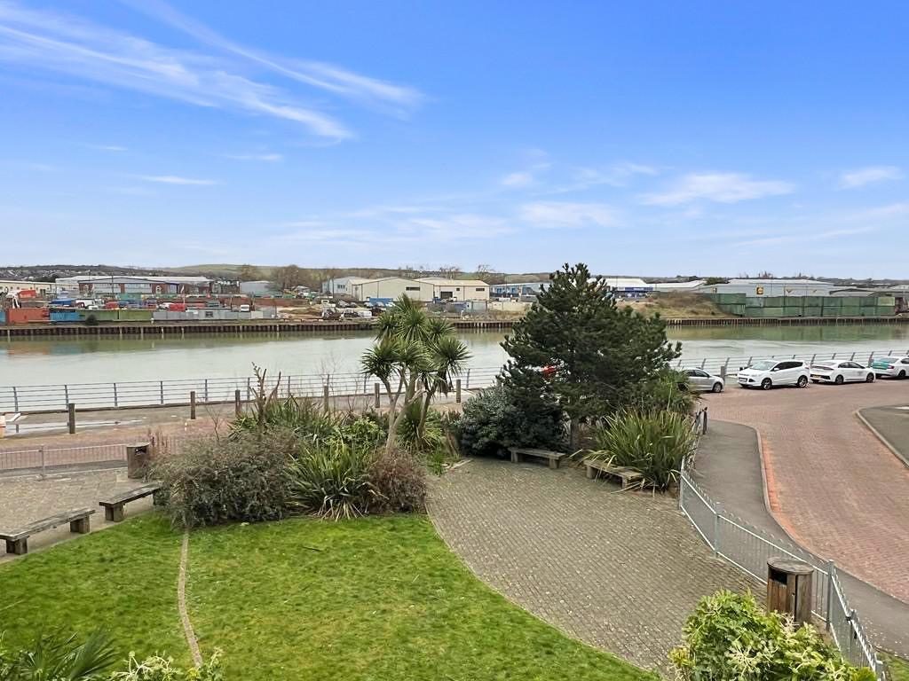 Bonaventure, ShorehambySea BN43 2 bed apartment for sale £285,000