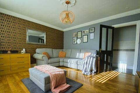 10 Grosvenor Crescent, Arksey, Doncaster, DN5 0SX