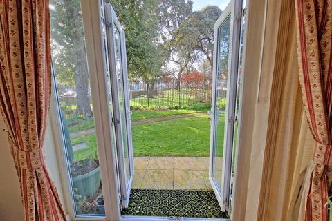 3 Amelia Close, Southwick, Brighton, BN42 4AJ