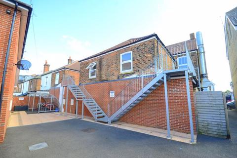 2 bedroom apartment to rent, Consort Close, Poole BH12
