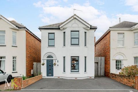 160 Capstone Road, Bournemouth, BH8 8RT