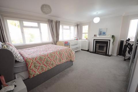 3 bedroom detached bungalow to rent, Saxonhurst Road, Bournemouth BH10