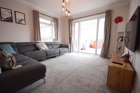 3 bedroom detached bungalow to rent, Saxonhurst Road, Bournemouth BH10