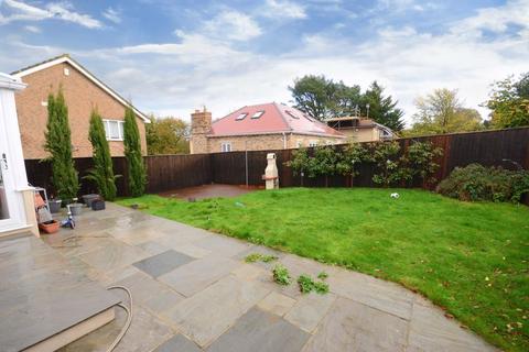 3 bedroom detached bungalow to rent, Saxonhurst Road, Bournemouth BH10