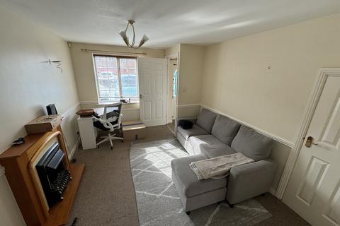 2 bedroom townhouse to rent, Cranhill Close, Heatherton Village