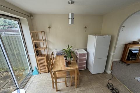 2 bedroom townhouse to rent, Cranhill Close, Heatherton Village