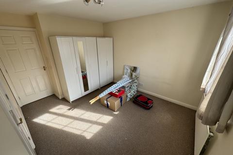 2 bedroom townhouse to rent, Cranhill Close, Heatherton Village