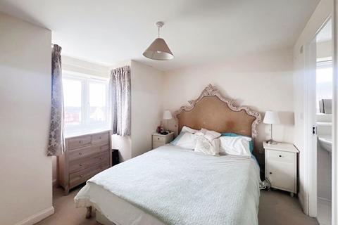 3 bedroom end of terrace house for sale, Liddell Gardens, Salisbury                                                                       *NO ONWARD CHAIN*