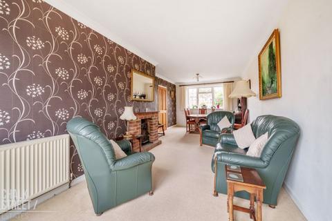 14 Margaret Close, Romford, RM2 5SJ