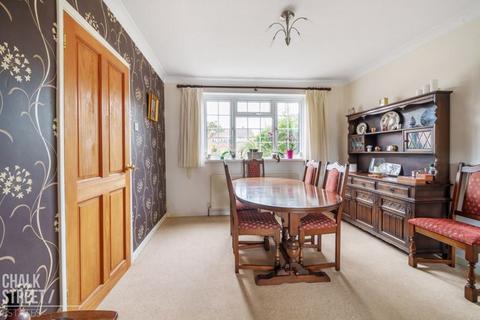 14 Margaret Close, Romford, RM2 5SJ