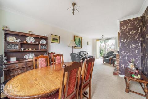 14 Margaret Close, Romford, RM2 5SJ
