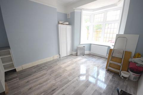 Studio to rent, Milton Road, Bournemouth BH8