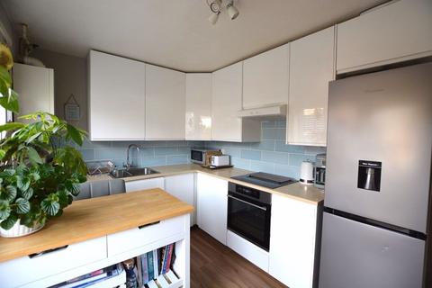 47 Beeton Close, Pinner, HA5 4NZ