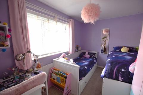 47 Beeton Close, Pinner, HA5 4NZ
