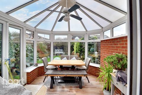11 Claverley Green, Luton, LU2 8TB