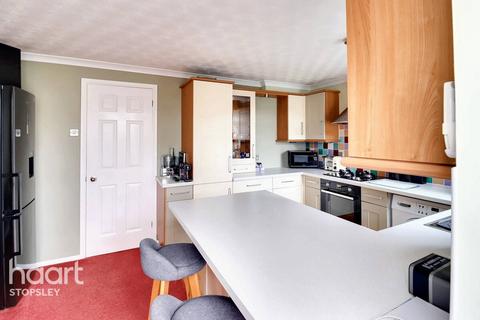 11 Claverley Green, Luton, LU2 8TB
