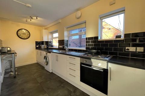 5 bedroom house share to rent, Grove Mount, South Kirkby, Pontefract, WF9 3PJ