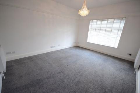 2 bedroom flat to rent, Thistlebarrow Road, Bournemouth BH7