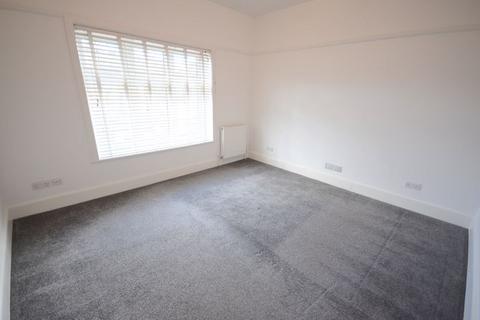 2 bedroom flat to rent, Thistlebarrow Road, Bournemouth BH7