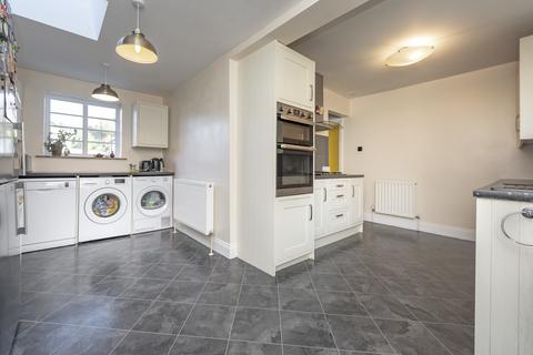 70 Chaldon Way, Coulsdon, CR5 1DD