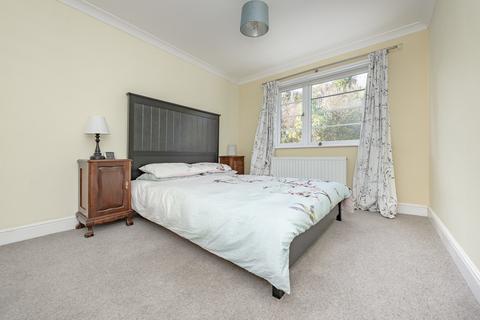 70 Chaldon Way, Coulsdon, CR5 1DD