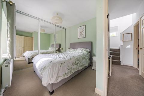 4 Hunts Close, Stonesfield, Witney, OX29 8QG