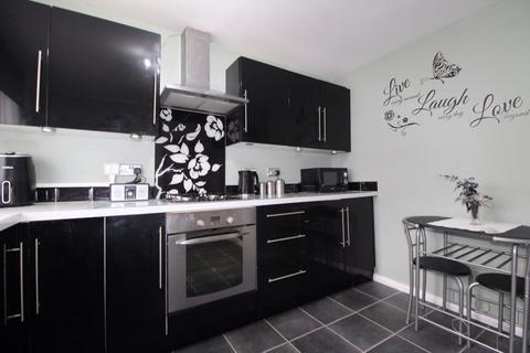 3 bedroom terraced house for sale, Fitzwarin Close, Luton