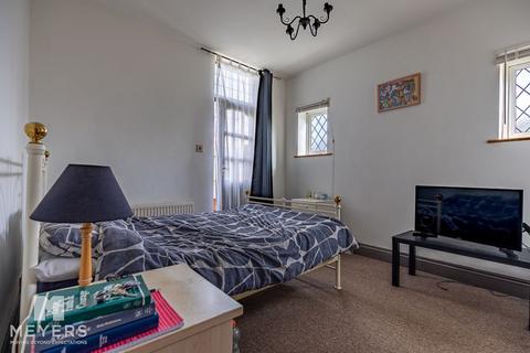 4 Capstone Place, Bournemouth, BH8 8RW