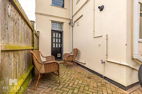 4 Capstone Place, Bournemouth, BH8 8RW