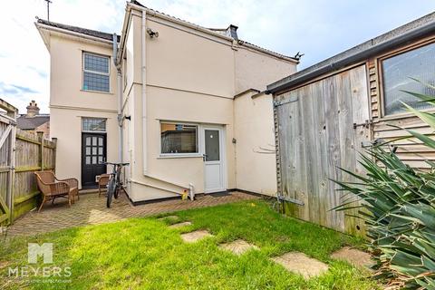 4 Capstone Place, Bournemouth, BH8 8RW