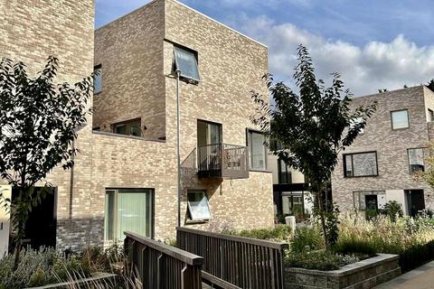 4 bedroom semi-detached house to rent, Knights Park, CB3
