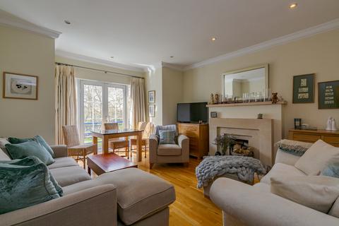 2 bedroom apartment to rent, Whittets Ait, Weybridge