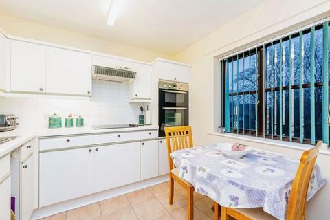 2 bedroom flat for sale, Goldsmith Way, Crowthorne RG45