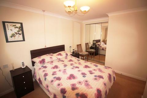 1 bedroom flat for sale, St Agnes Road, East Grinstead RH19