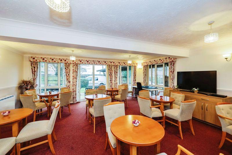 Holman Close, Cowplain PO8 1 bed flat for sale £140,000
