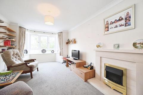 2 bedroom flat for sale, Glebelands Road, Wokingham RG40