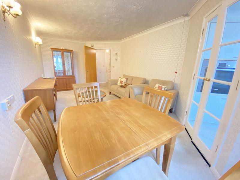 Lounge/dining area