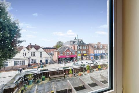 2 bedroom flat for sale, Station Road, New Milton BH25