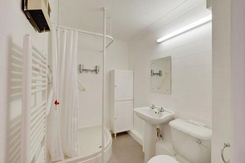 2 bedroom flat for sale, Station Road, New Milton BH25