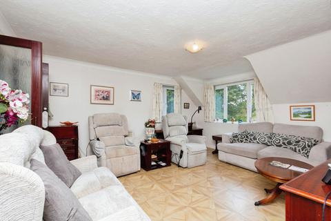 2 bedroom apartment for sale, Meadsview Court, Farnborough GU14