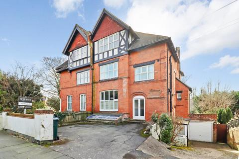 Flat 4, 8 Castle Avenue, Dover, CT16 1HA