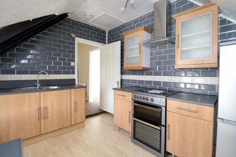Flat 4, 8 Castle Avenue, Dover, CT16 1HA