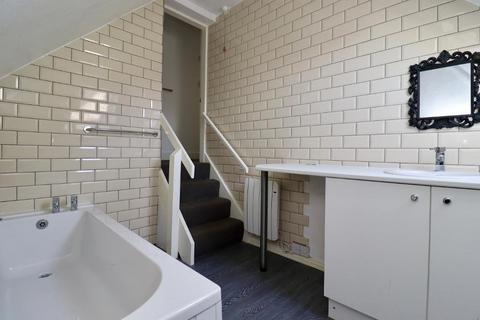 Flat 4, 8 Castle Avenue, Dover, CT16 1HA