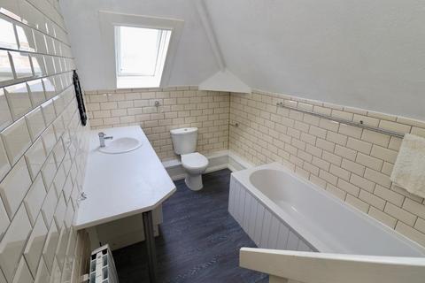 Flat 4, 8 Castle Avenue, Dover, CT16 1HA